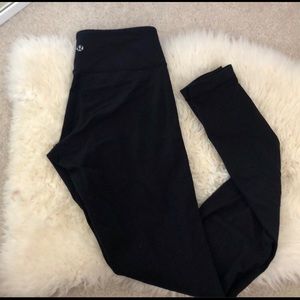 Lululemon Wunder Under leggings size 4